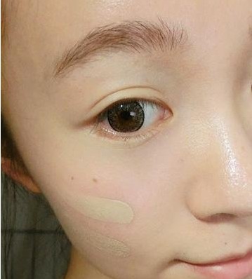 日系烟熏妆化妆第一步:上底装