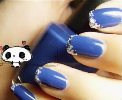 深蓝色加上钻石镶边,既高贵又不失美丽,是贵妇的首选之一哦。